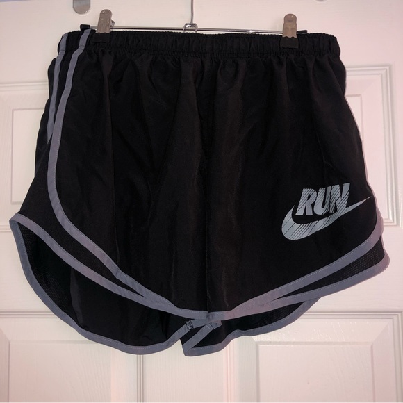 Nike running shorts - Picture 2 of 7